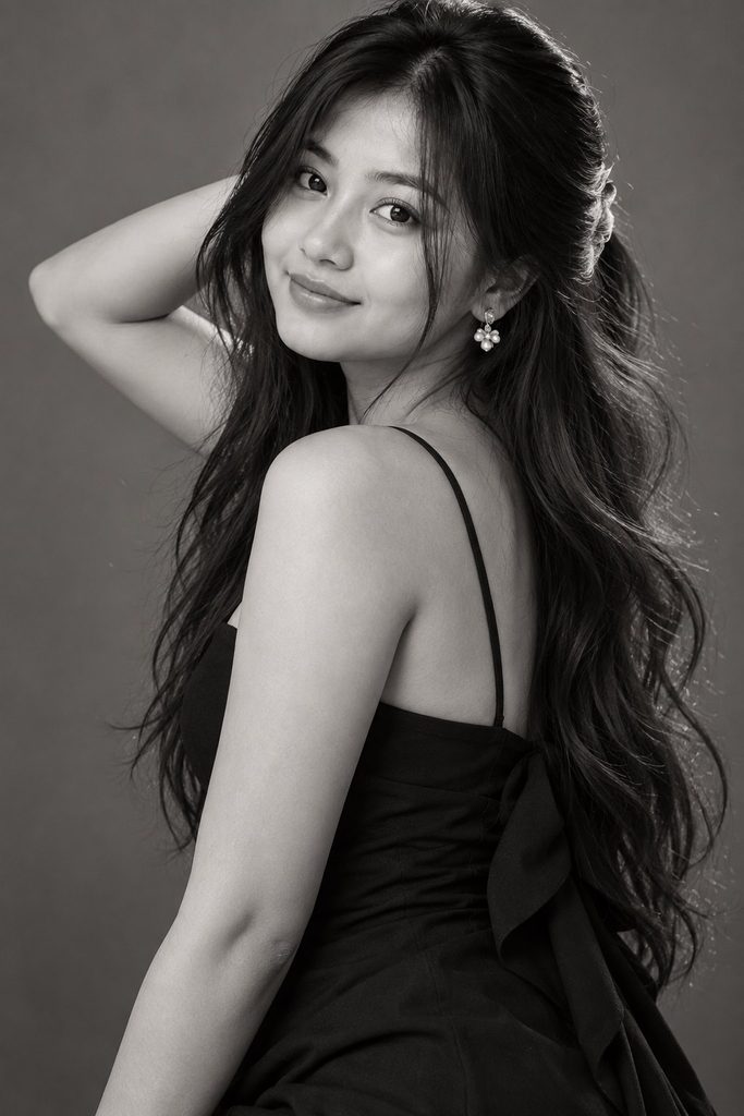 Hand-in-Hair Modeling Pose