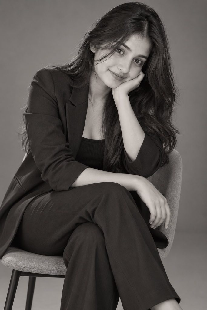 Seated Cross-Leg Fashion Pose
